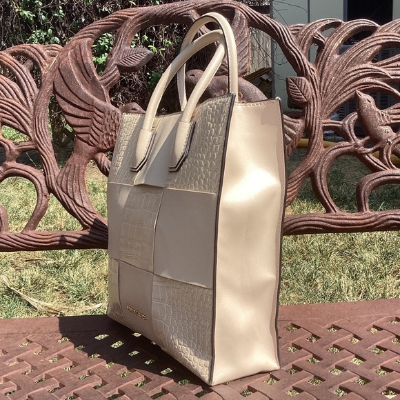 Michael Kors Mercer Medium NS Shopper Handbag Crossbody Tote Bag In Buff - Picture 2 of 10